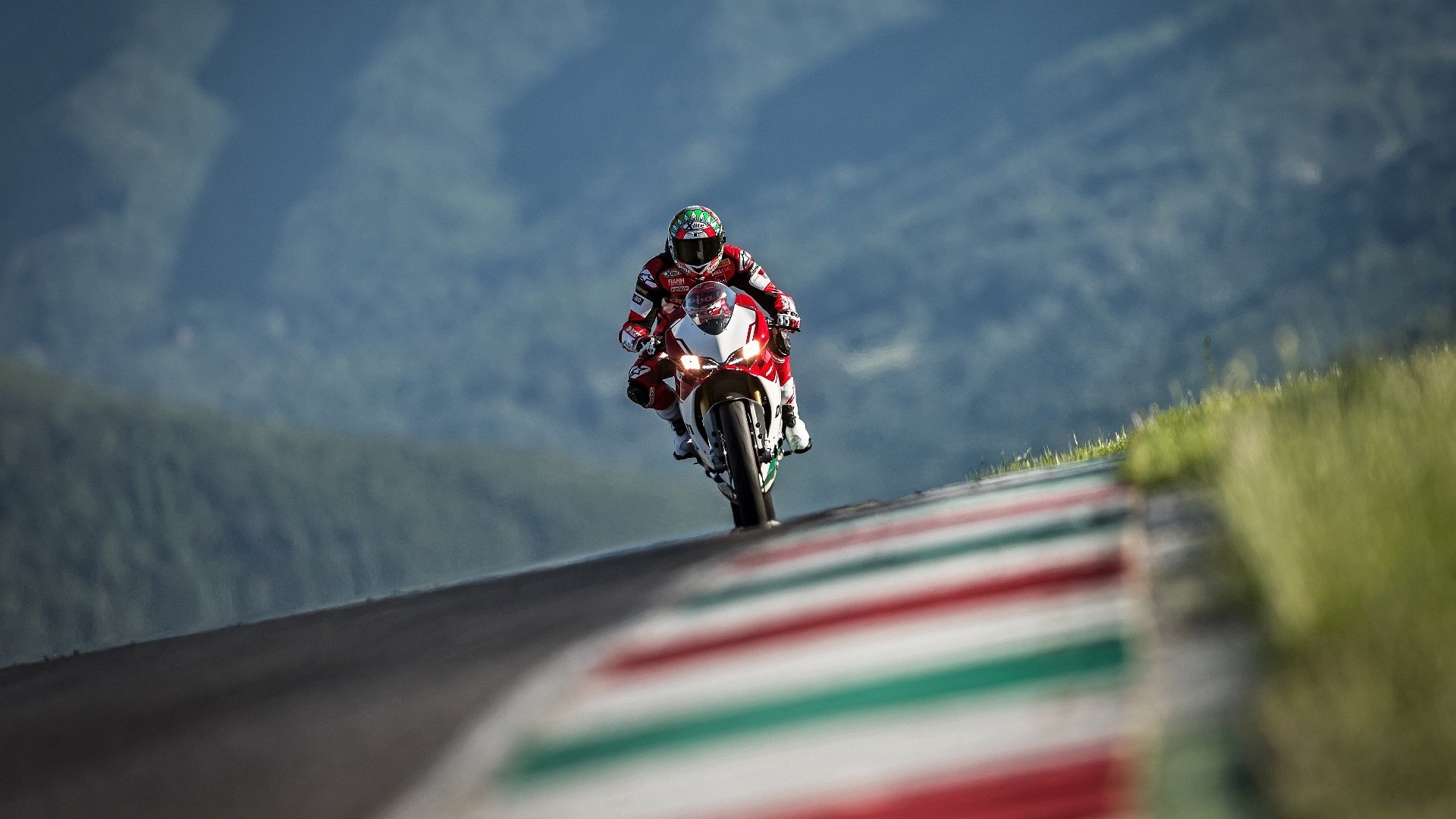 开云体育客服-英超最后一刻：天王神奇远射成经典，英超球王
